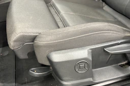 valkoinen Audi Q3 2019 kuva 31.