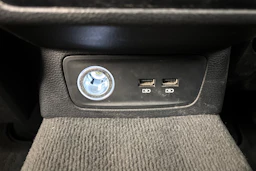 valkoinen Audi Q3 2019 kuva 32.