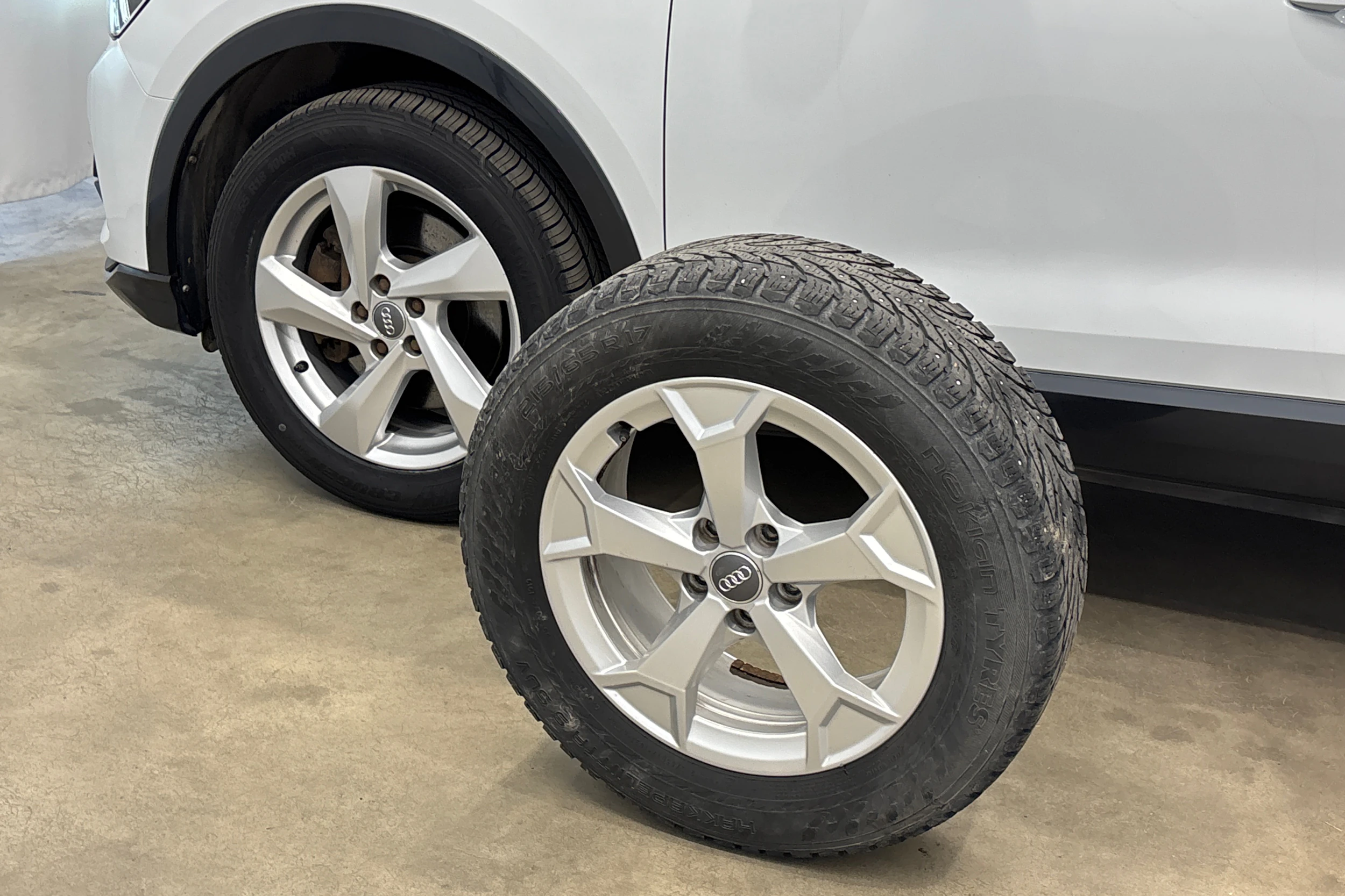 valkoinen Audi Q3 2019 kuva 38.