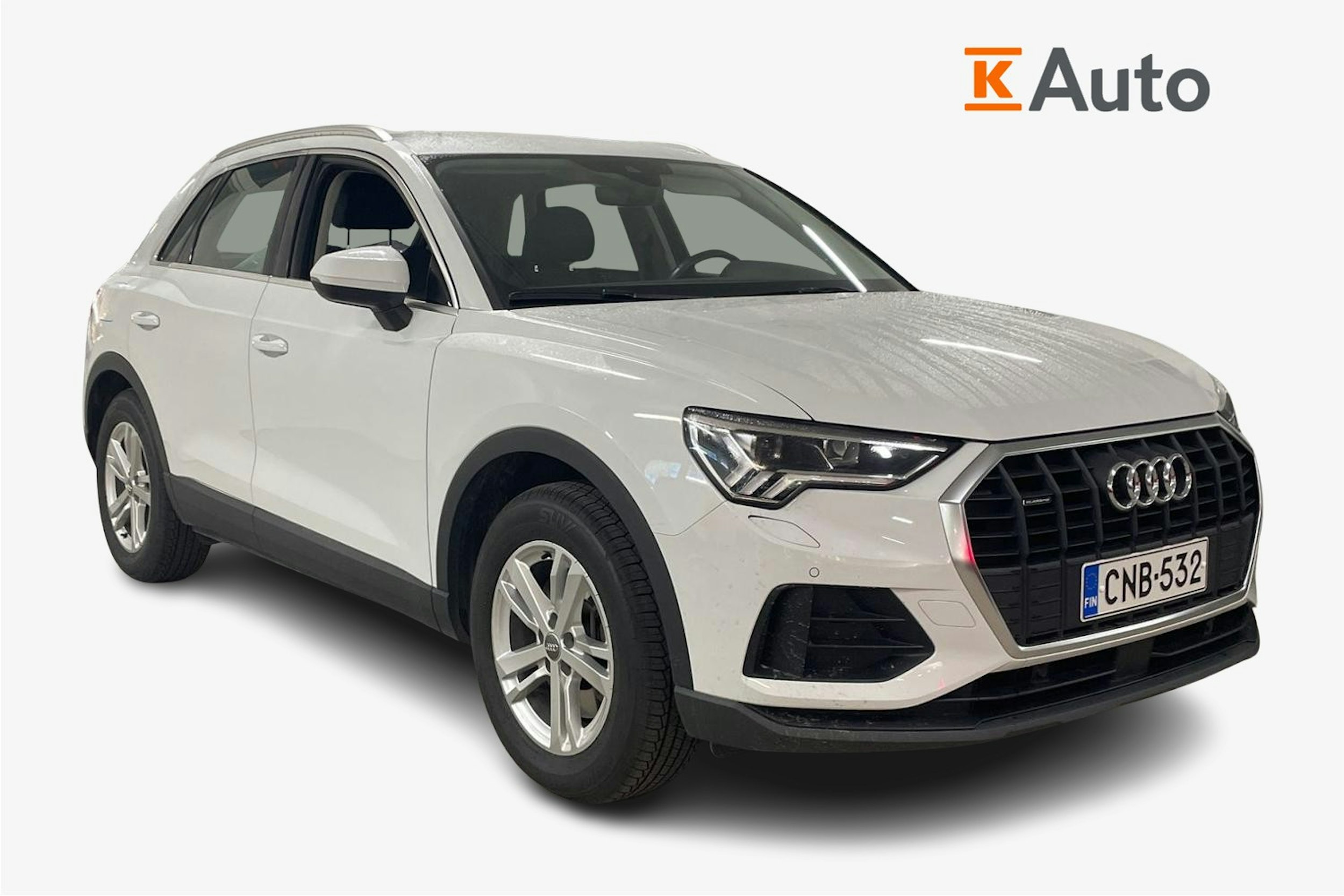 Valkoinen Audi Q3 2019 kuva 1.