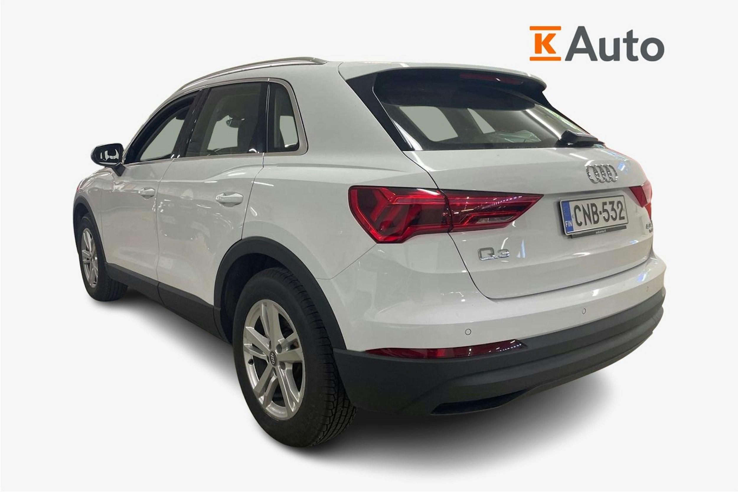 Valkoinen Audi Q3 2019 kuva 2.