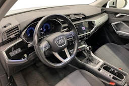 Valkoinen Audi Q3 2019 kuva 7.