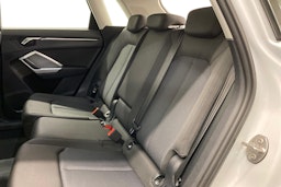 Valkoinen Audi Q3 2019 kuva 10.
