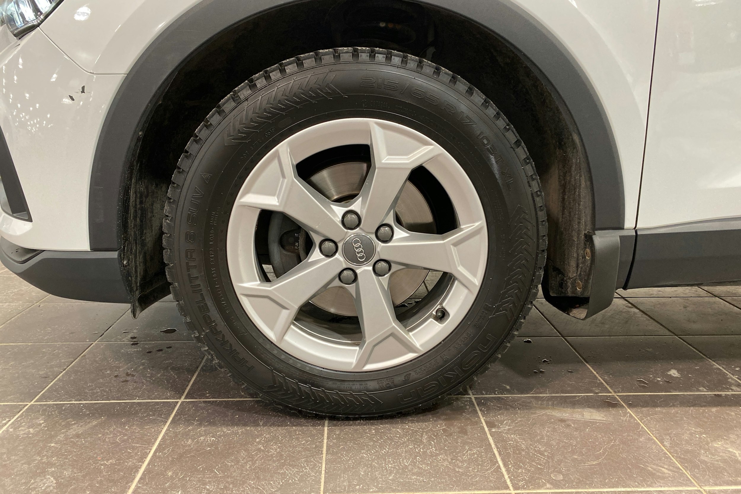 Valkoinen Audi Q3 2019 kuva 13.