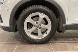 Valkoinen Audi Q3 2019 kuva 13.