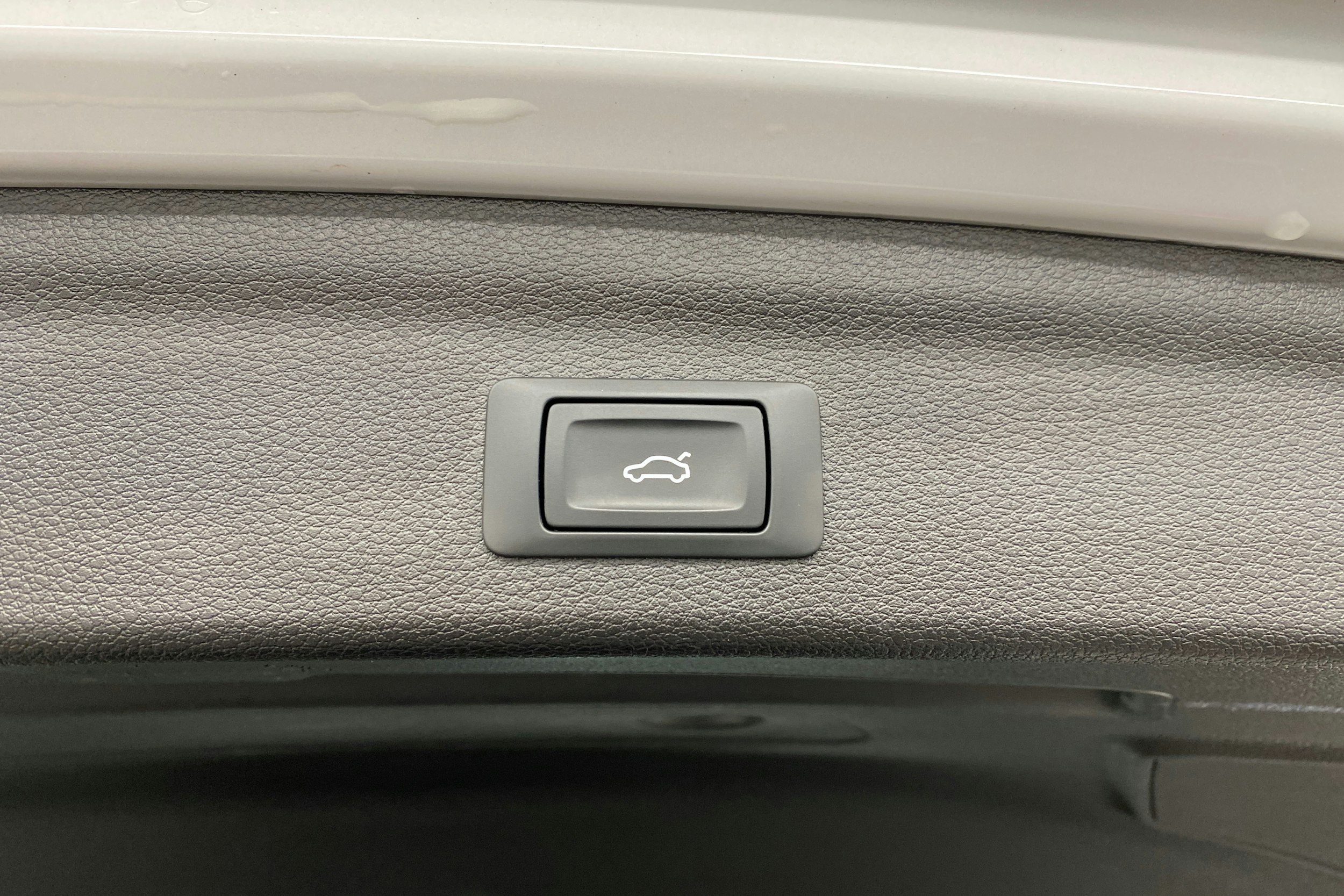 Valkoinen Audi Q3 2019 kuva 14.