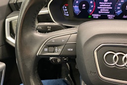 Valkoinen Audi Q3 2019 kuva 15.