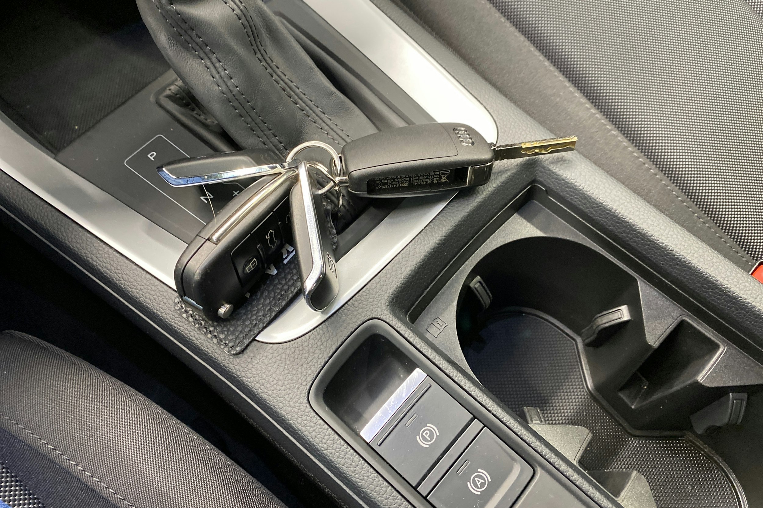 Valkoinen Audi Q3 2019 kuva 18.