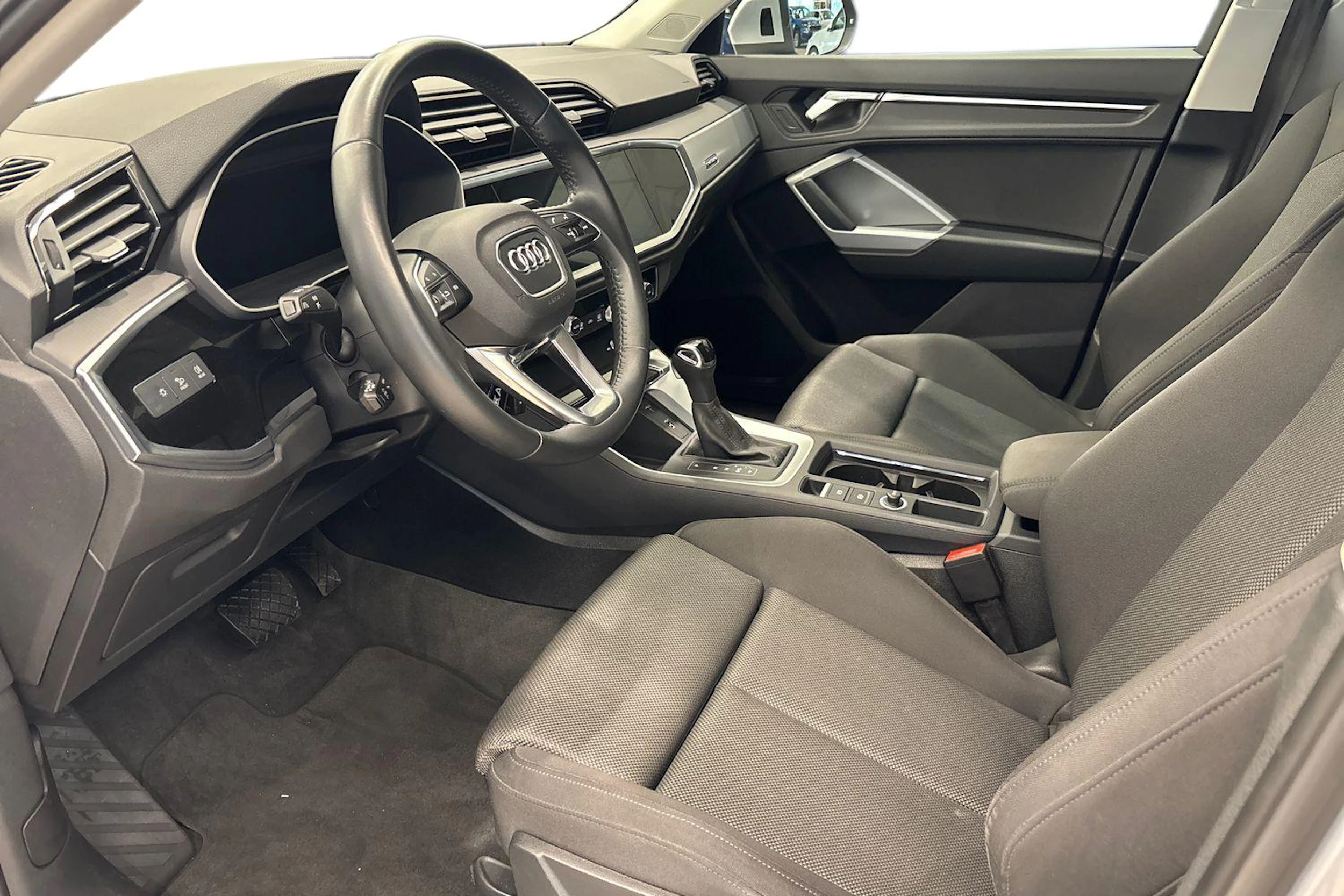 hopea Audi Q3 2019 kuva 6.