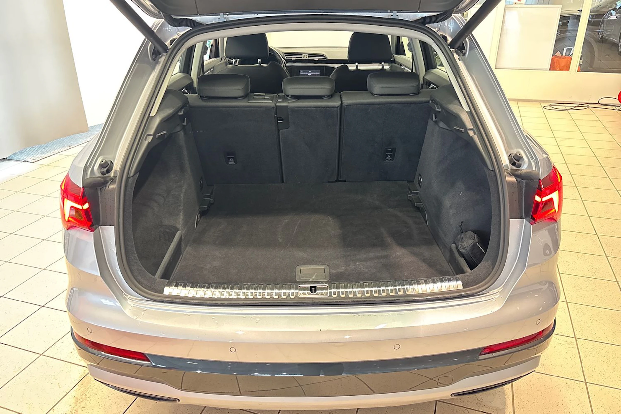 hopea Audi Q3 2019 kuva 13.