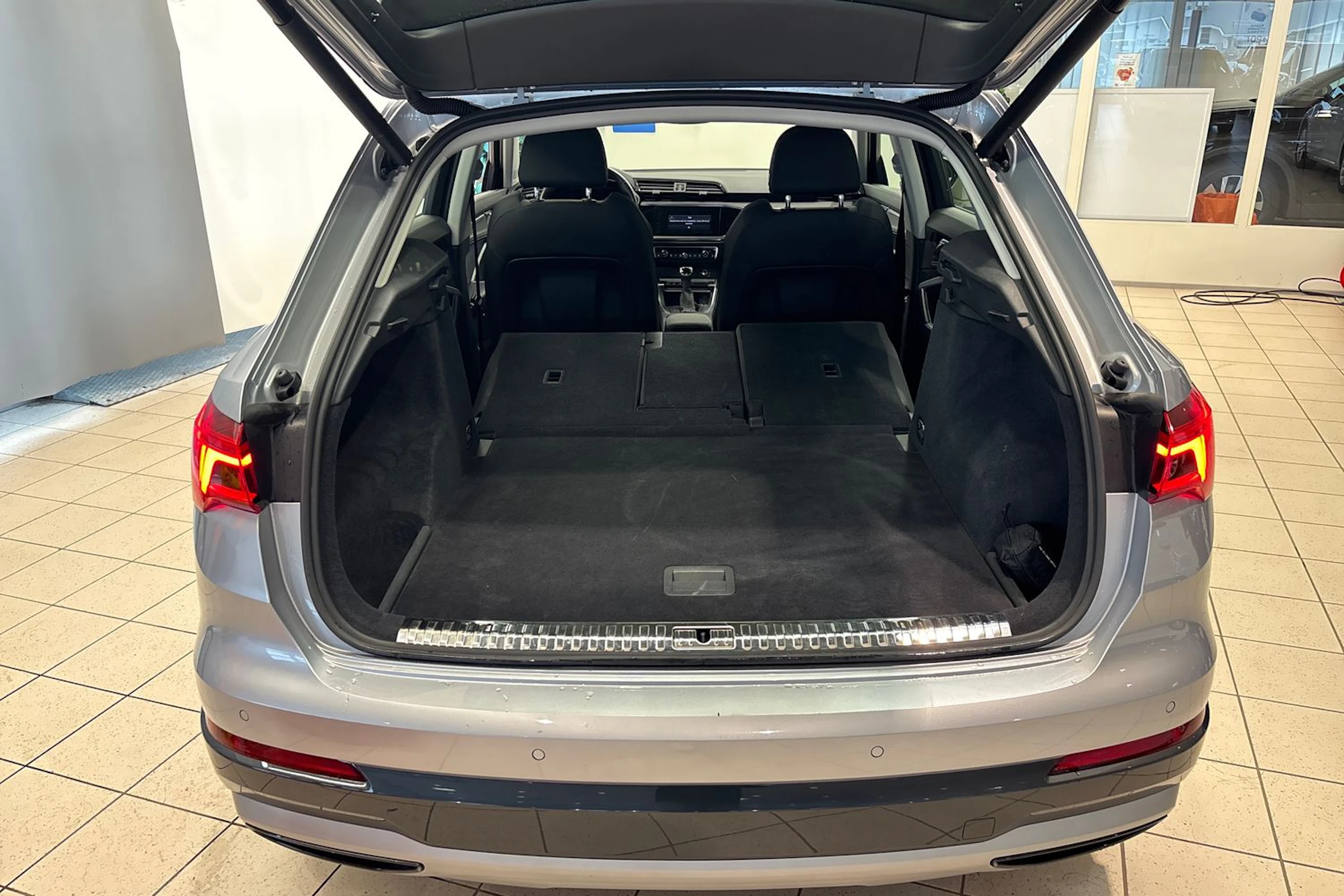 hopea Audi Q3 2019 kuva 14.