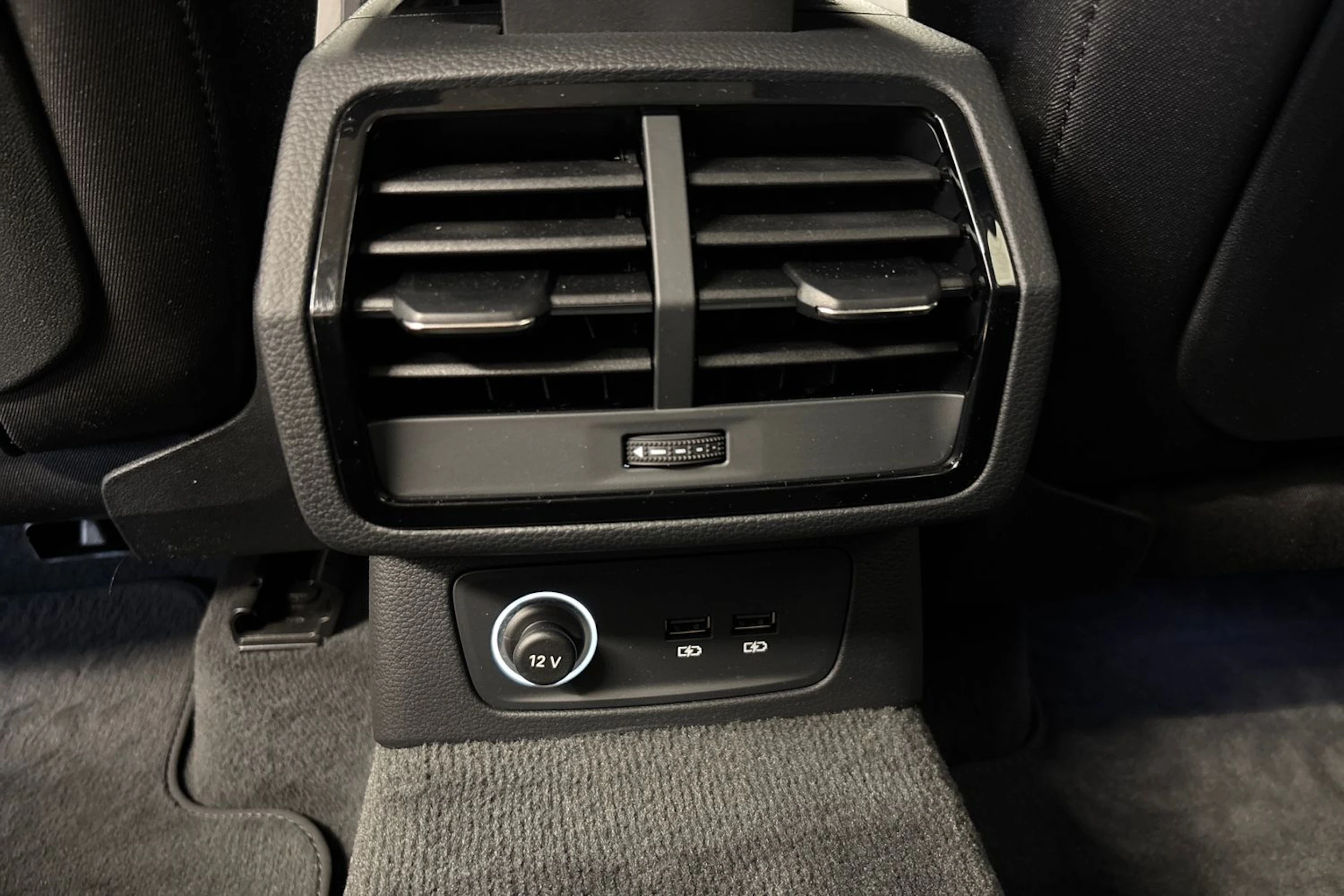 hopea Audi Q3 2019 kuva 16.