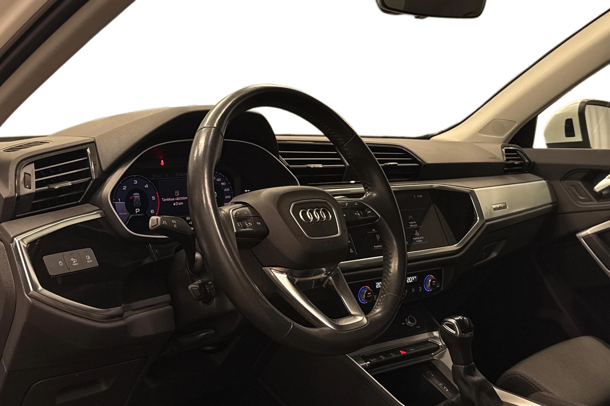 valkoinen Audi Q3 2019 kuva 6.