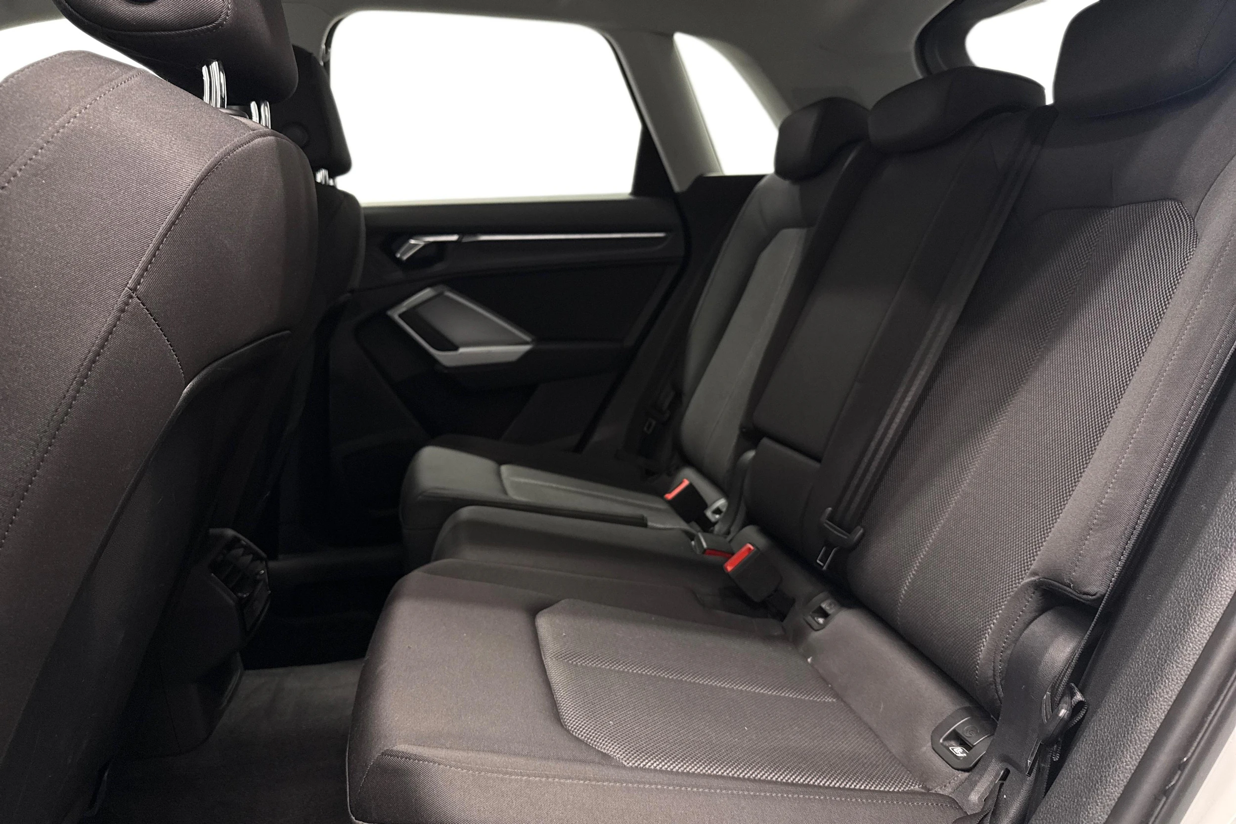 valkoinen Audi Q3 2019 kuva 8.