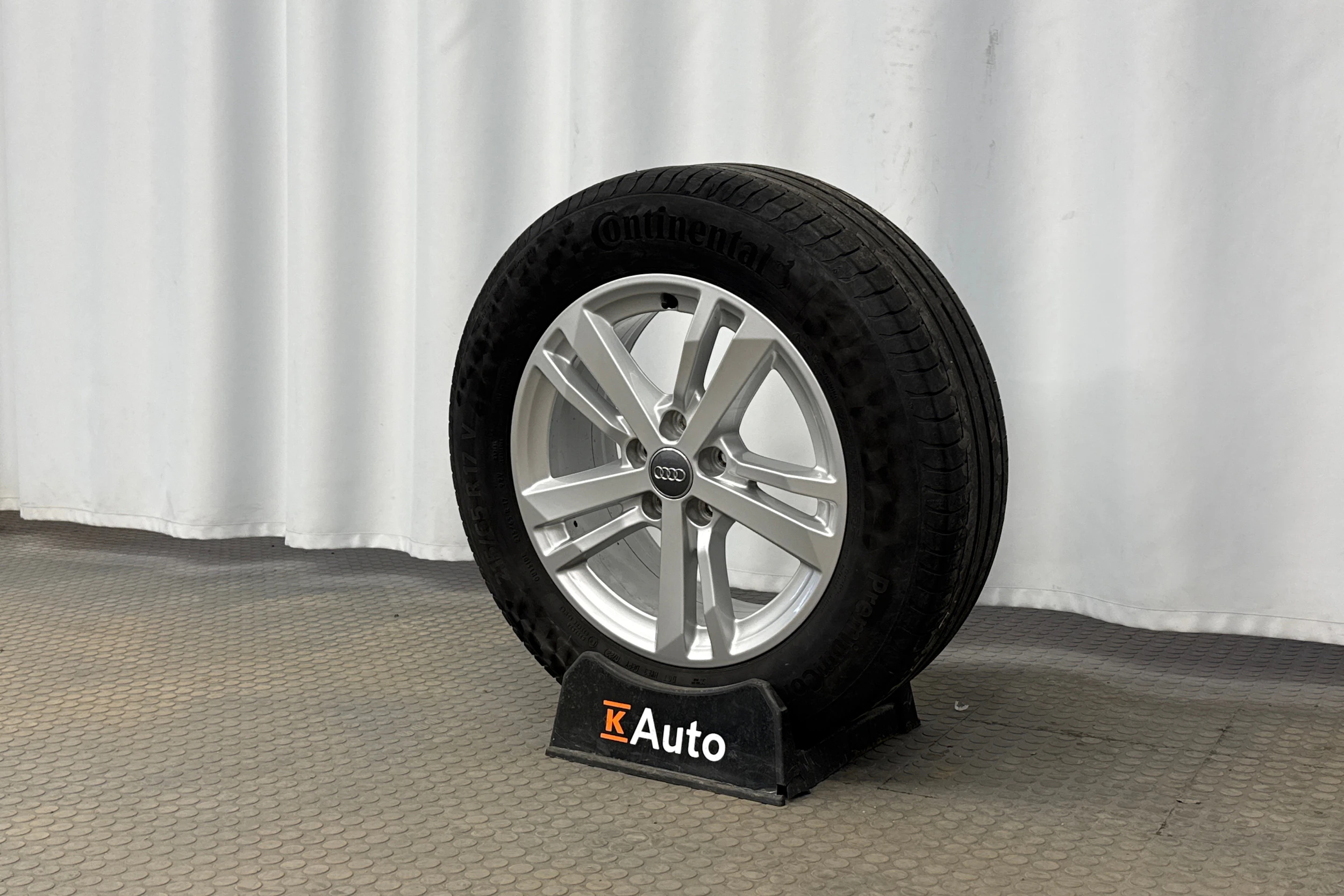 valkoinen Audi Q3 2019 kuva 10.