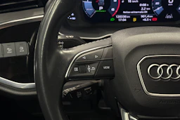 valkoinen Audi Q3 2019 kuva 12.