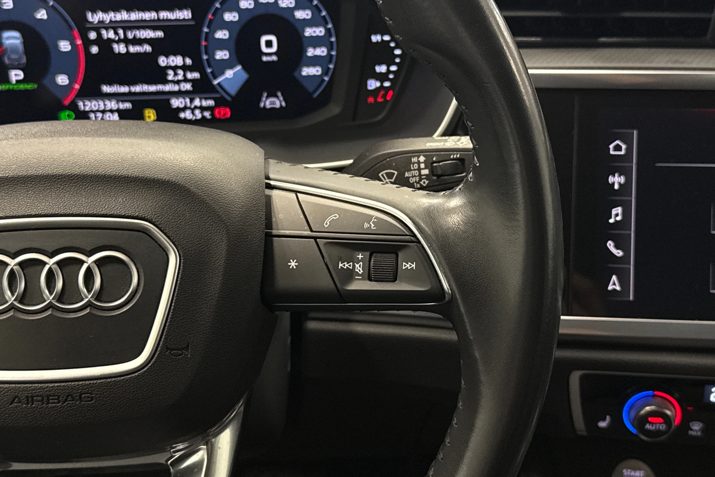 valkoinen Audi Q3 2019 kuva 13.