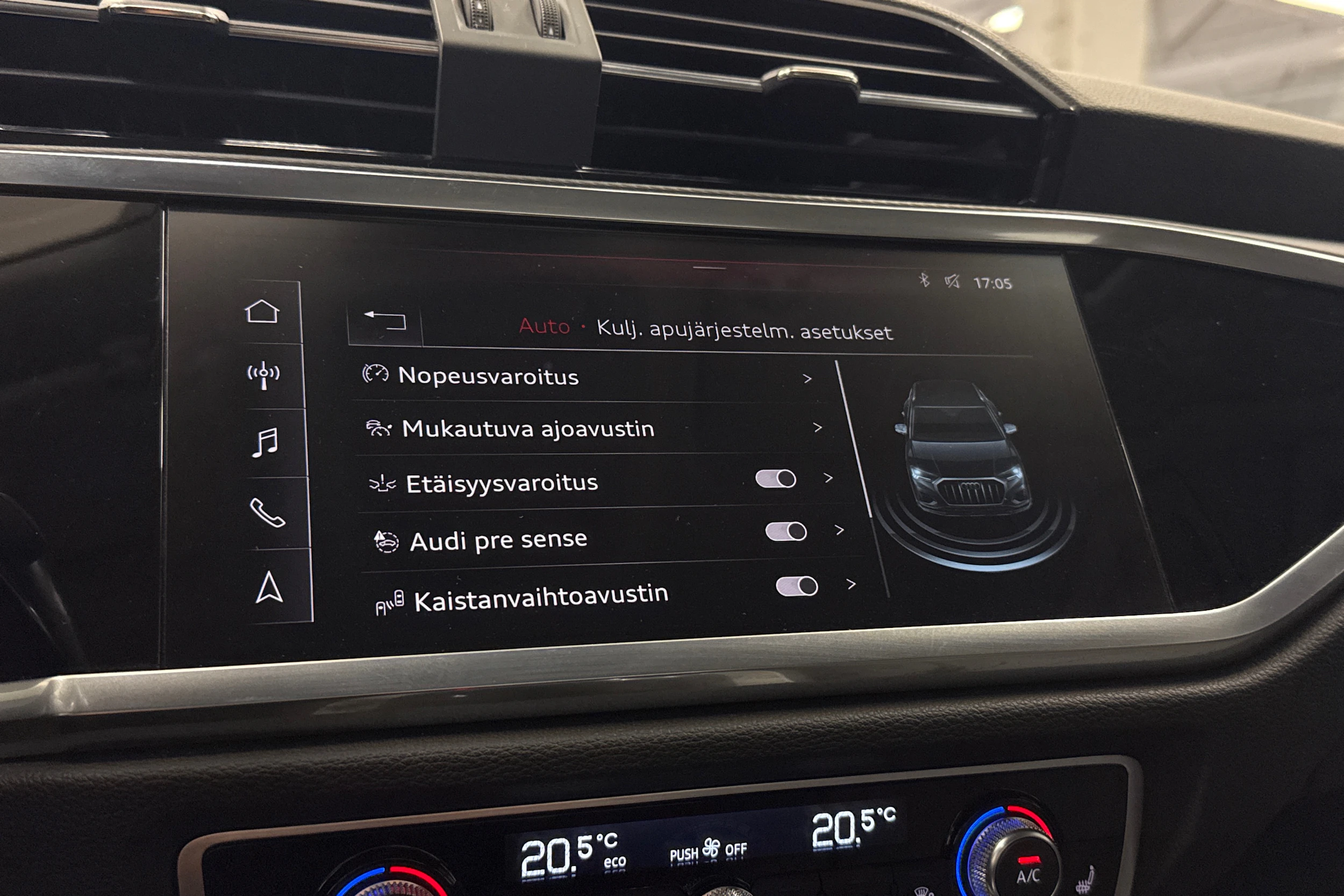 valkoinen Audi Q3 2019 kuva 18.