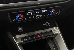 valkoinen Audi Q3 2019 kuva 20.