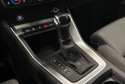 valkoinen Audi Q3 2019 kuva 21.