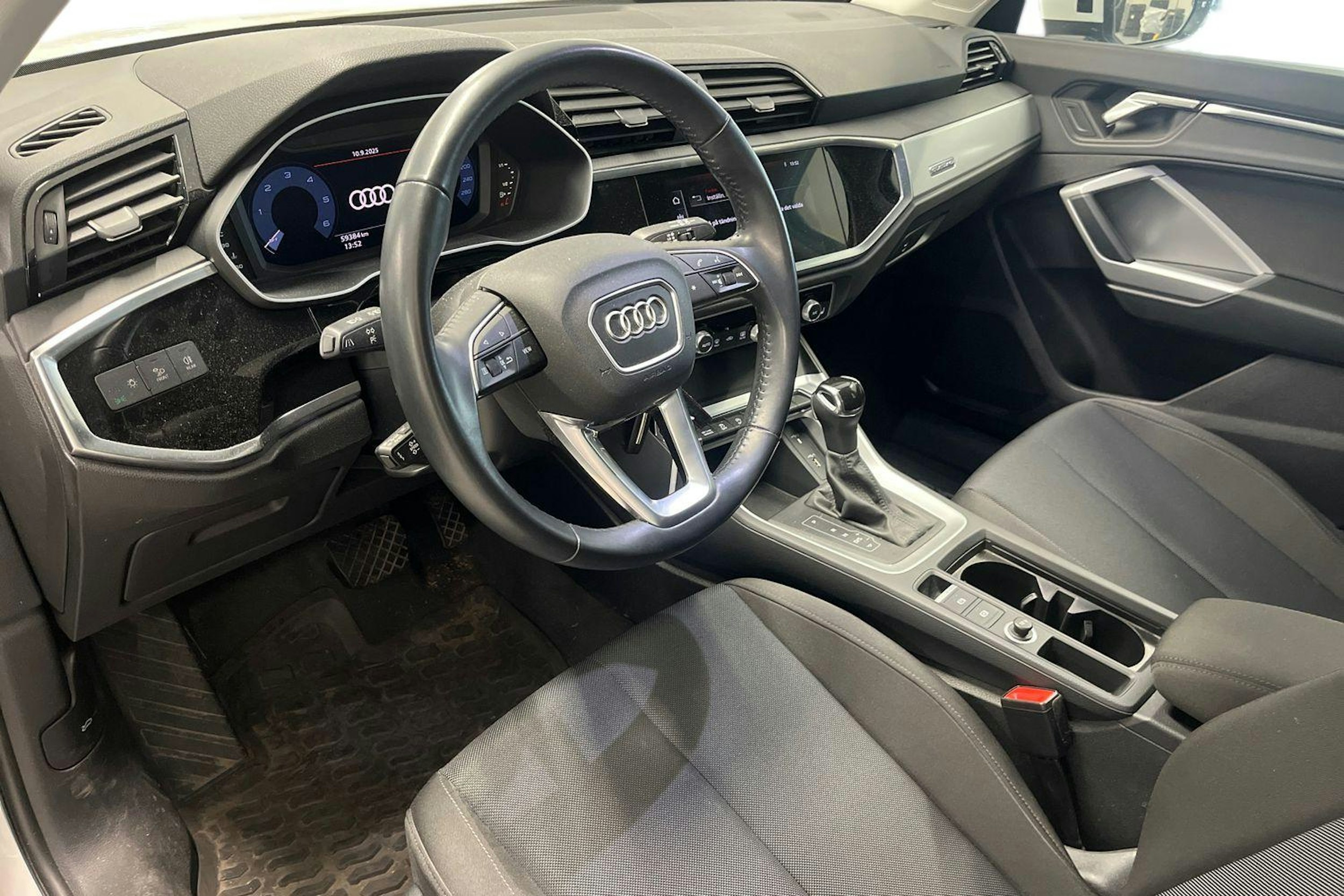 valkoinen Audi Q3 2019 kuva 3.
