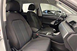 valkoinen Audi Q3 2019 kuva 10.