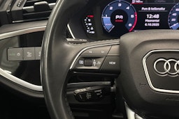 valkoinen Audi Q3 2019 kuva 12.