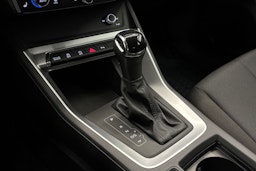 valkoinen Audi Q3 2019 kuva 17.