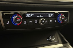 valkoinen Audi Q3 2019 kuva 20.