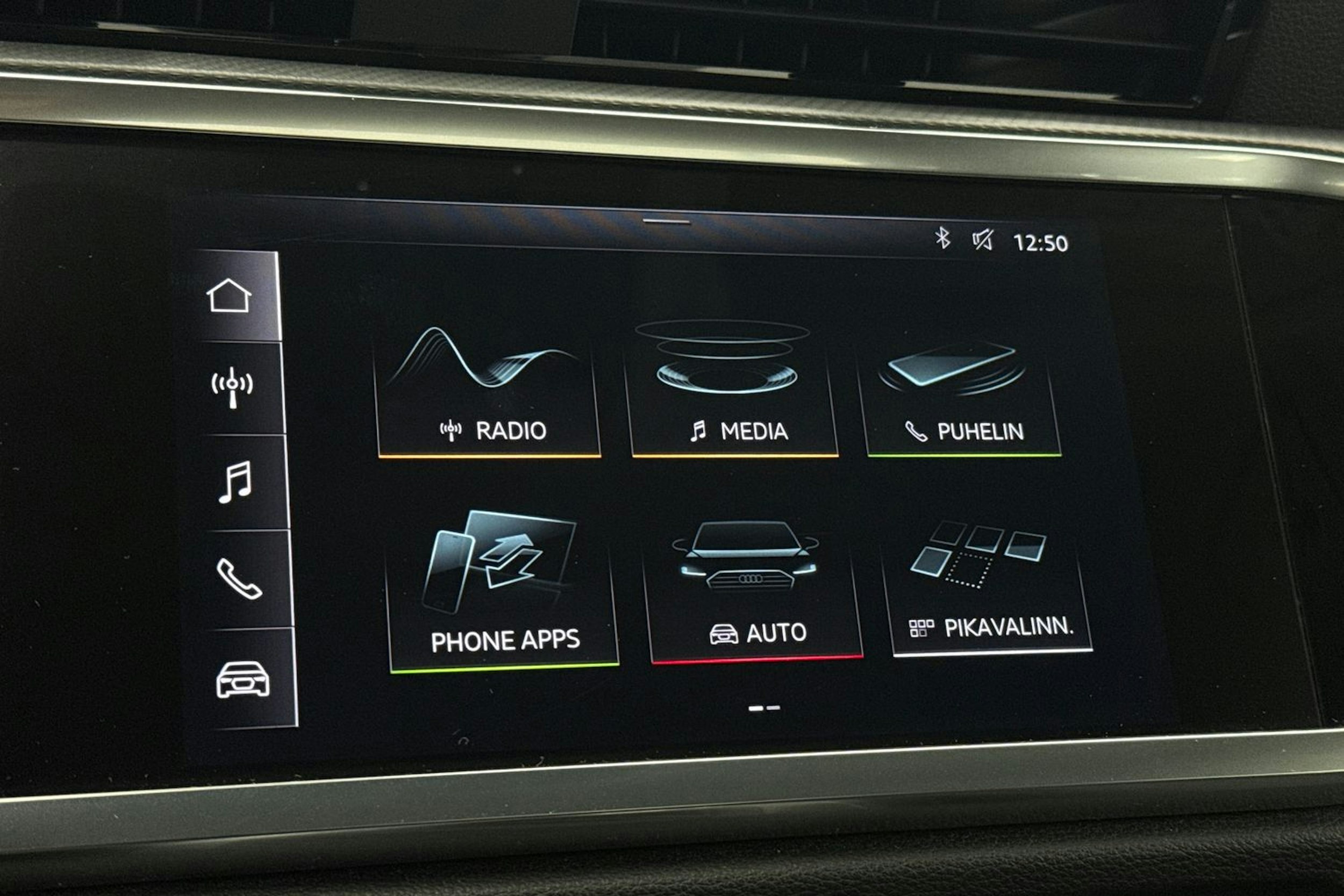 valkoinen Audi Q3 2019 kuva 21.