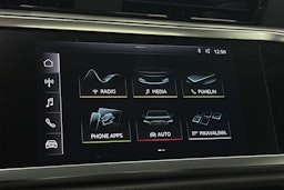 valkoinen Audi Q3 2019 kuva 21.