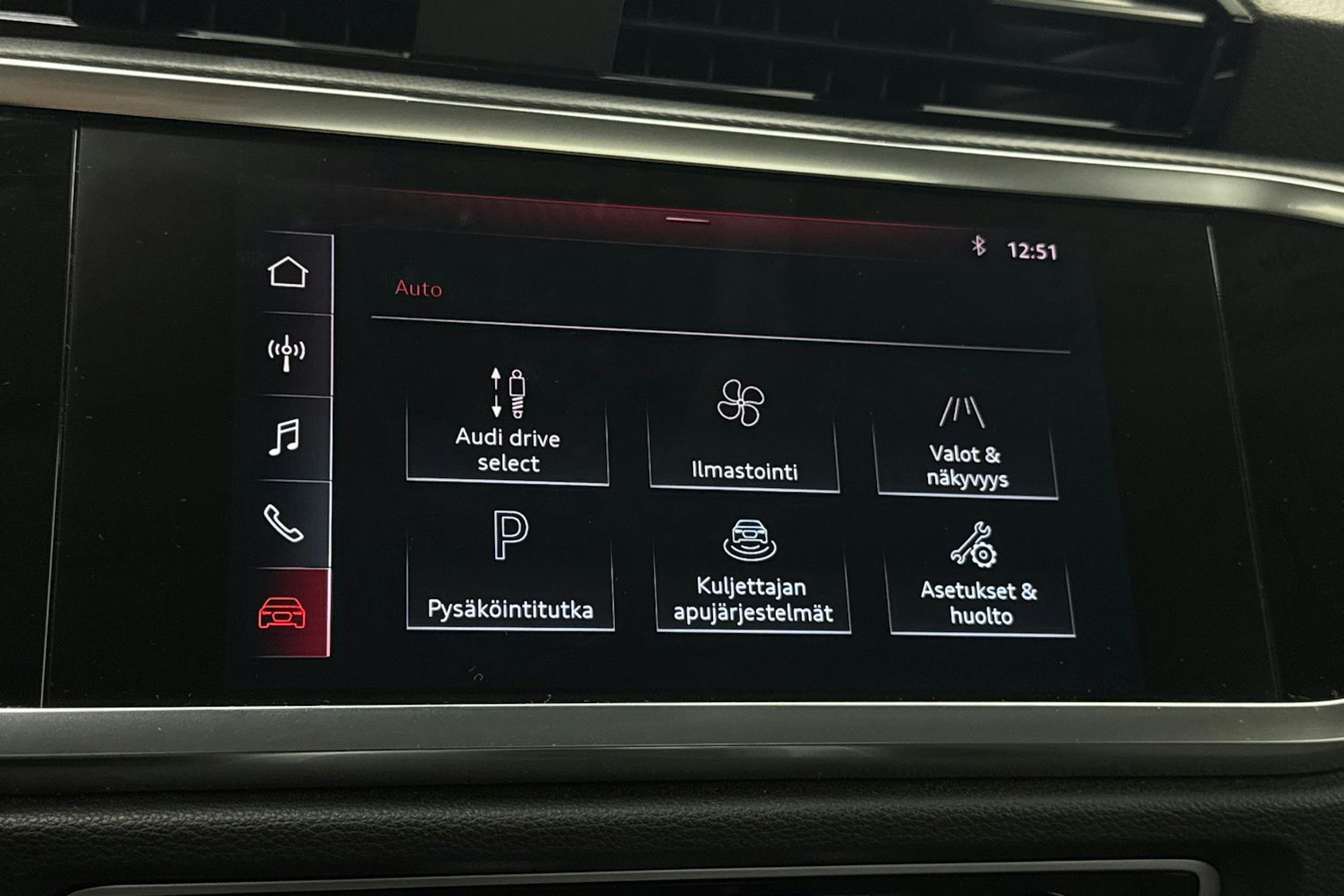 valkoinen Audi Q3 2019 kuva 26.