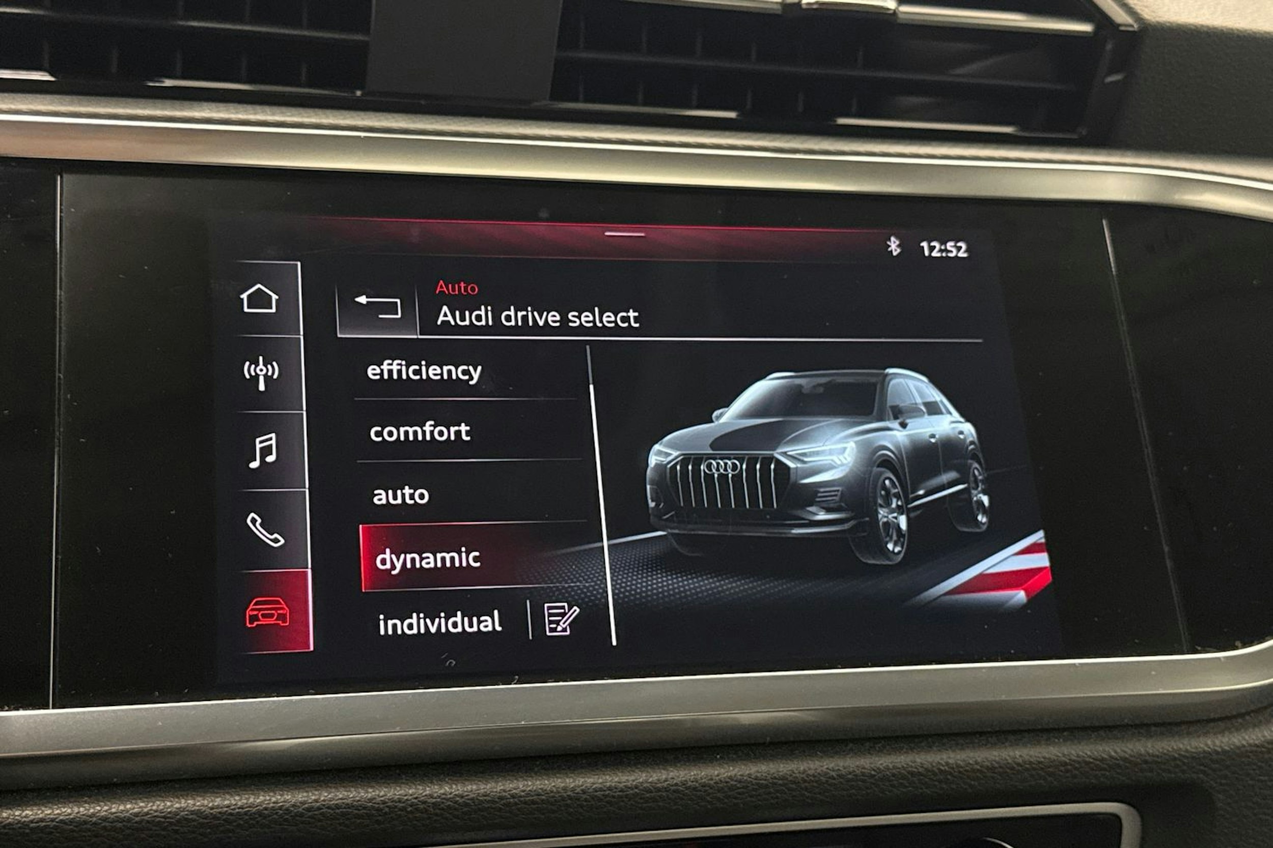 valkoinen Audi Q3 2019 kuva 27.