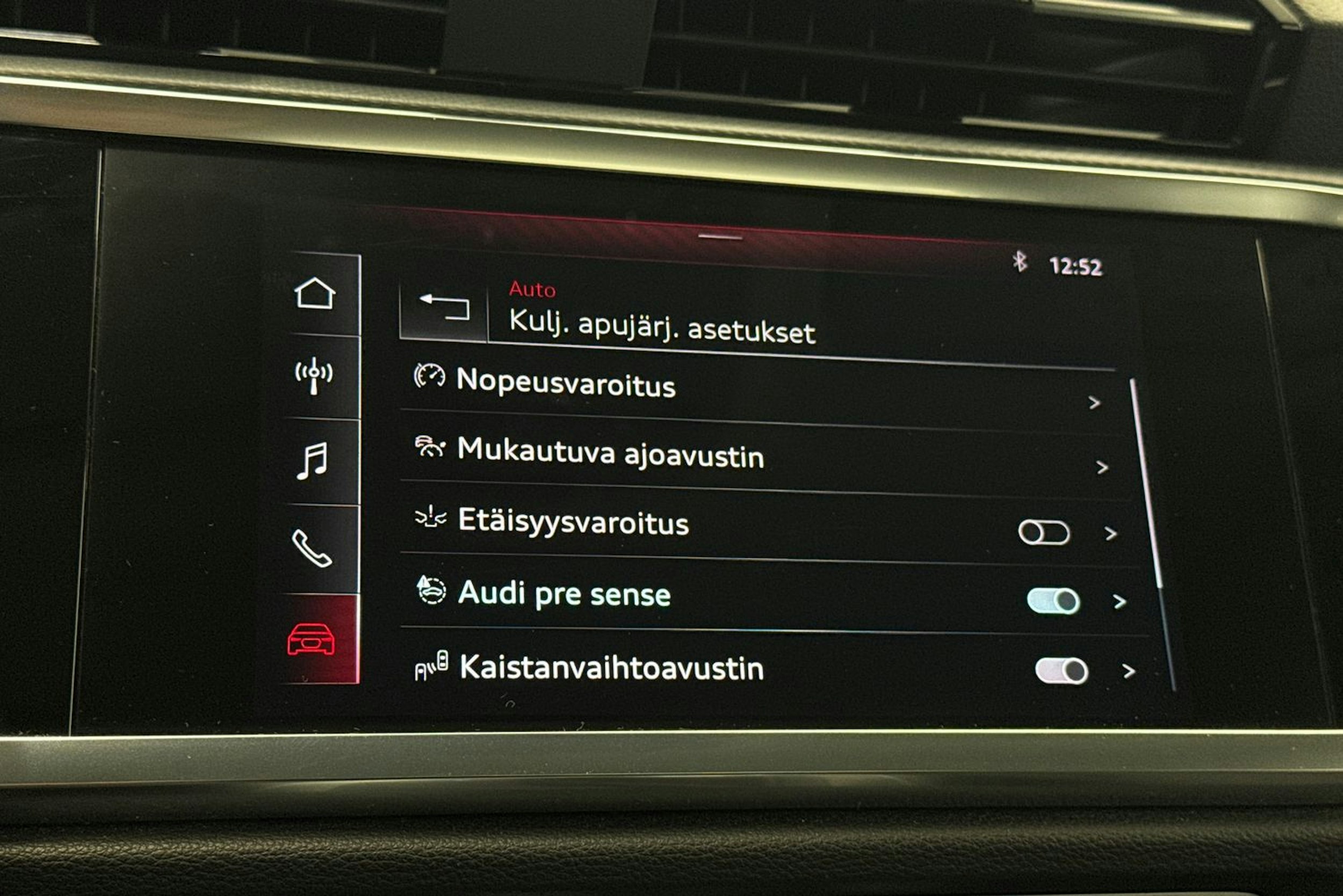 valkoinen Audi Q3 2019 kuva 28.