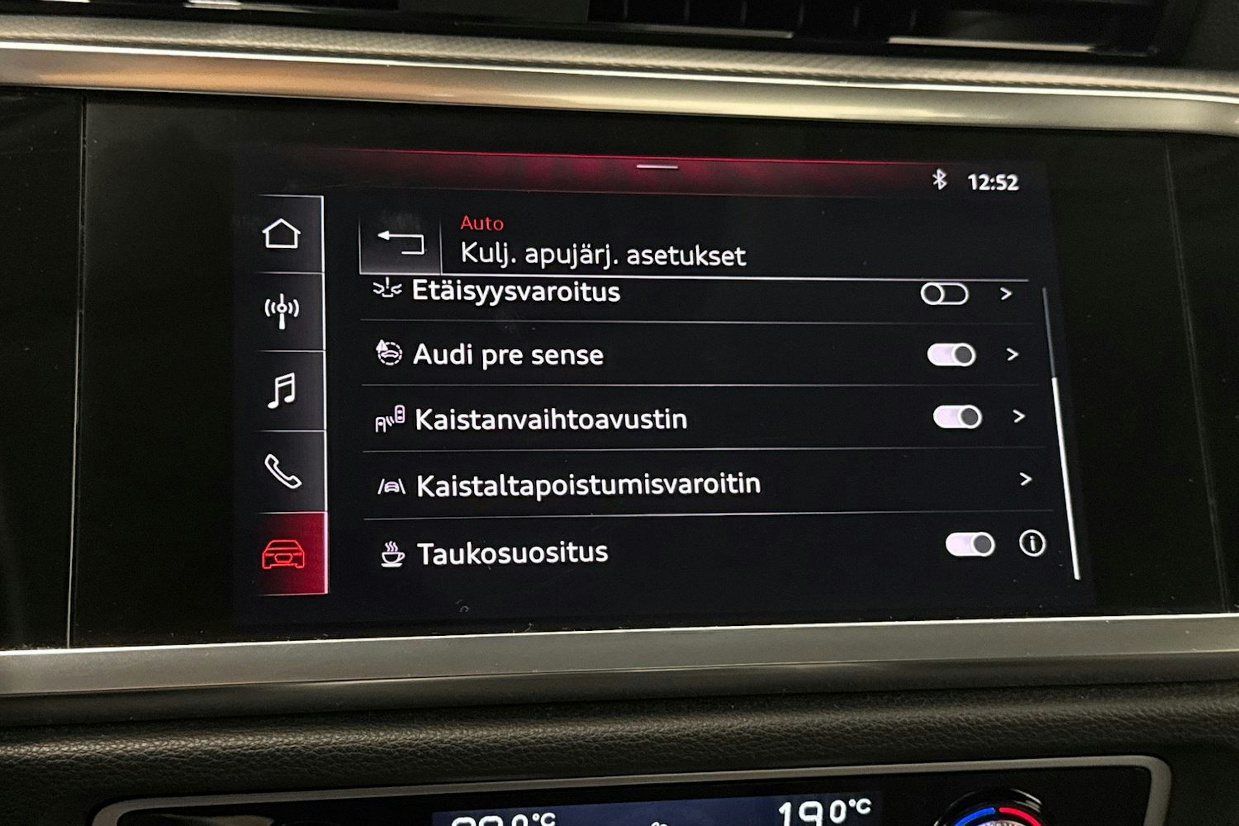 valkoinen Audi Q3 2019 kuva 29.