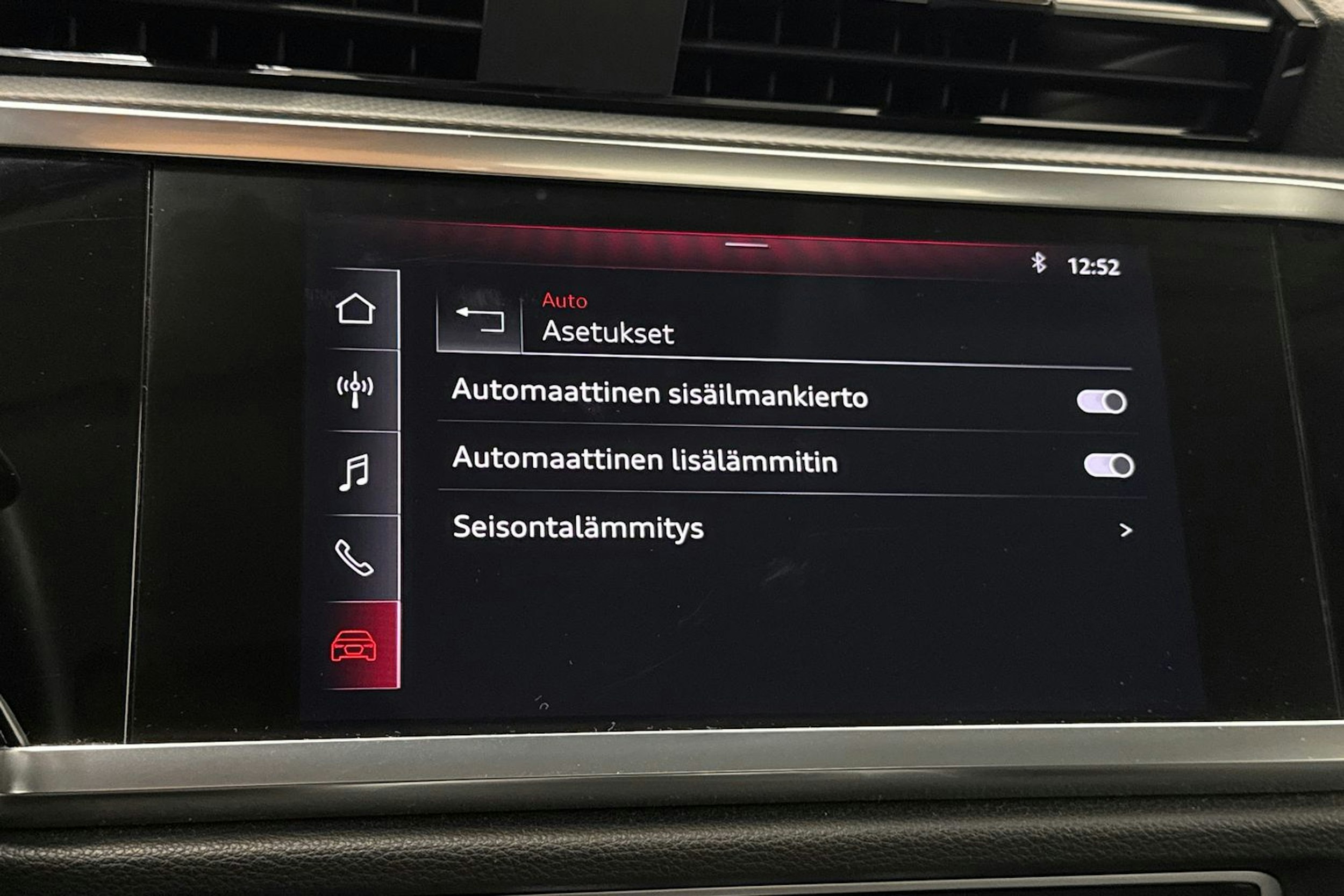valkoinen Audi Q3 2019 kuva 30.