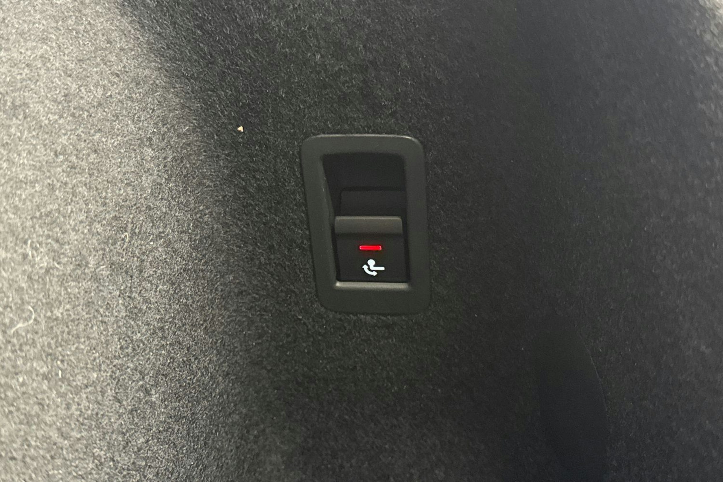 valkoinen Audi Q3 2019 kuva 35.