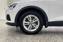 valkoinen Audi Q3 2019 kuva 36.