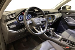 met. musta Audi Q3 2019 kuva 7.