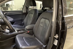 met. musta Audi Q3 2019 kuva 14.