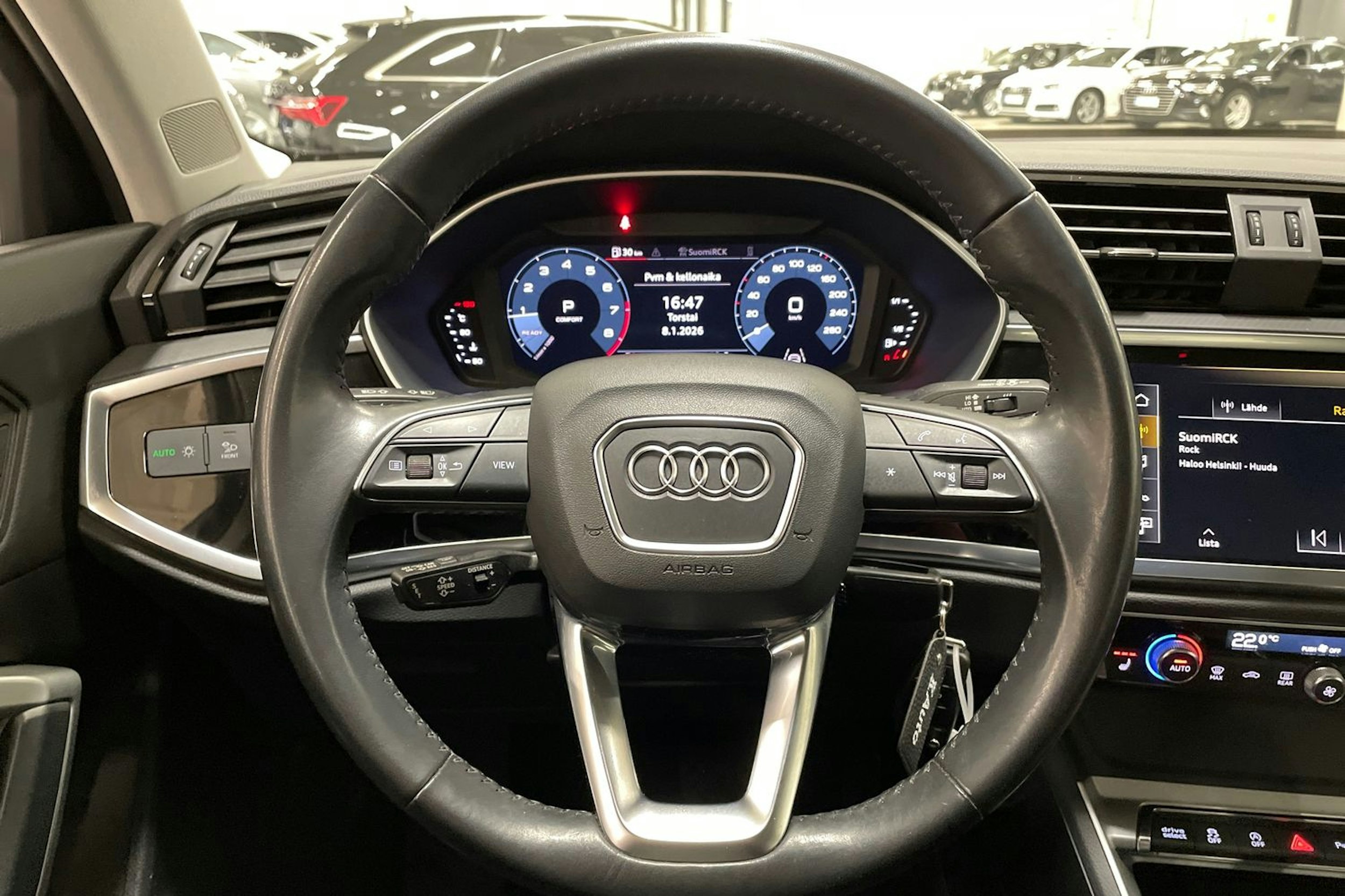 met. musta Audi Q3 2019 kuva 17.