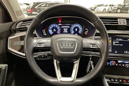 met. musta Audi Q3 2019 kuva 17.