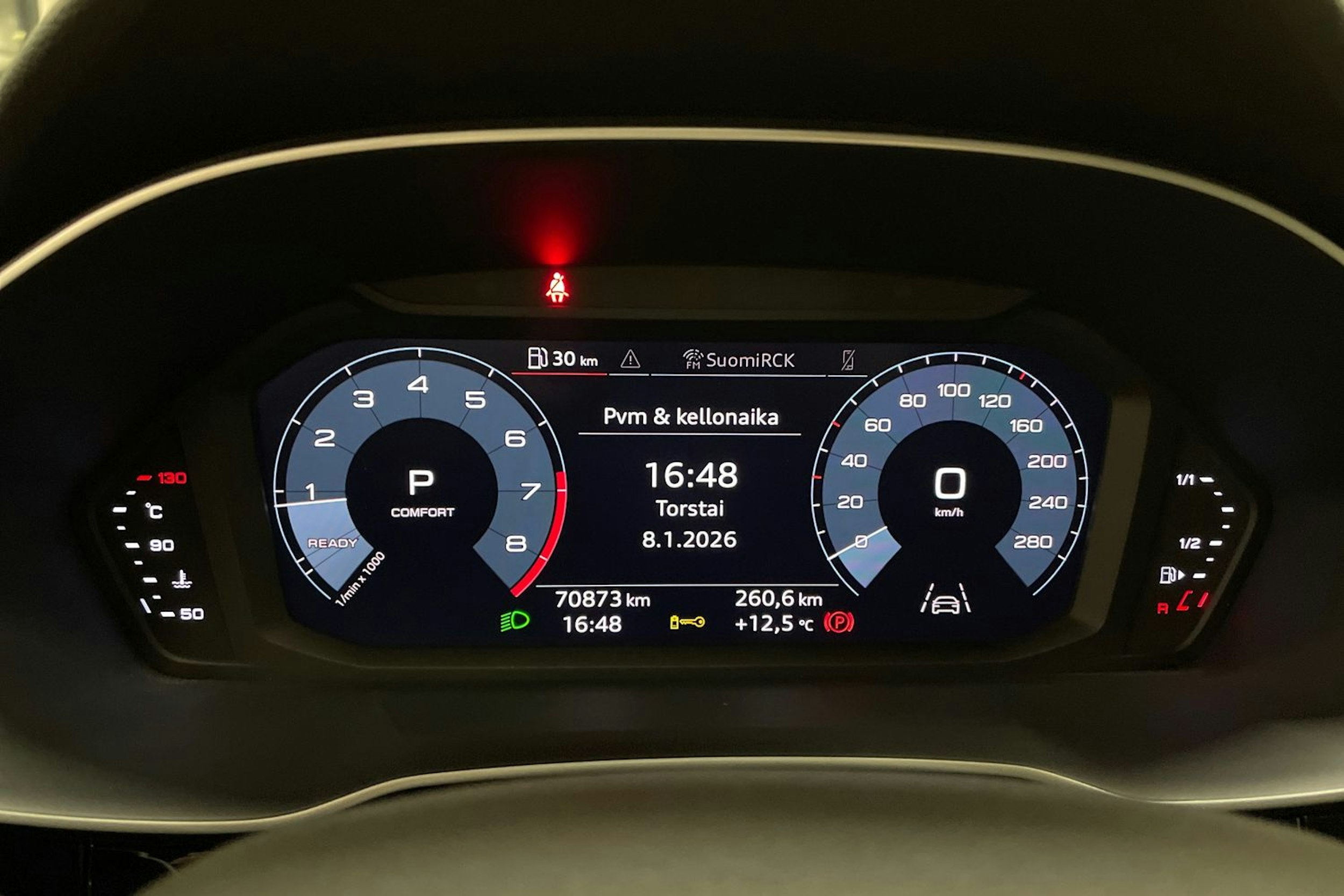 met. musta Audi Q3 2019 kuva 21.