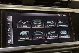 met. musta Audi Q3 2019 kuva 24.