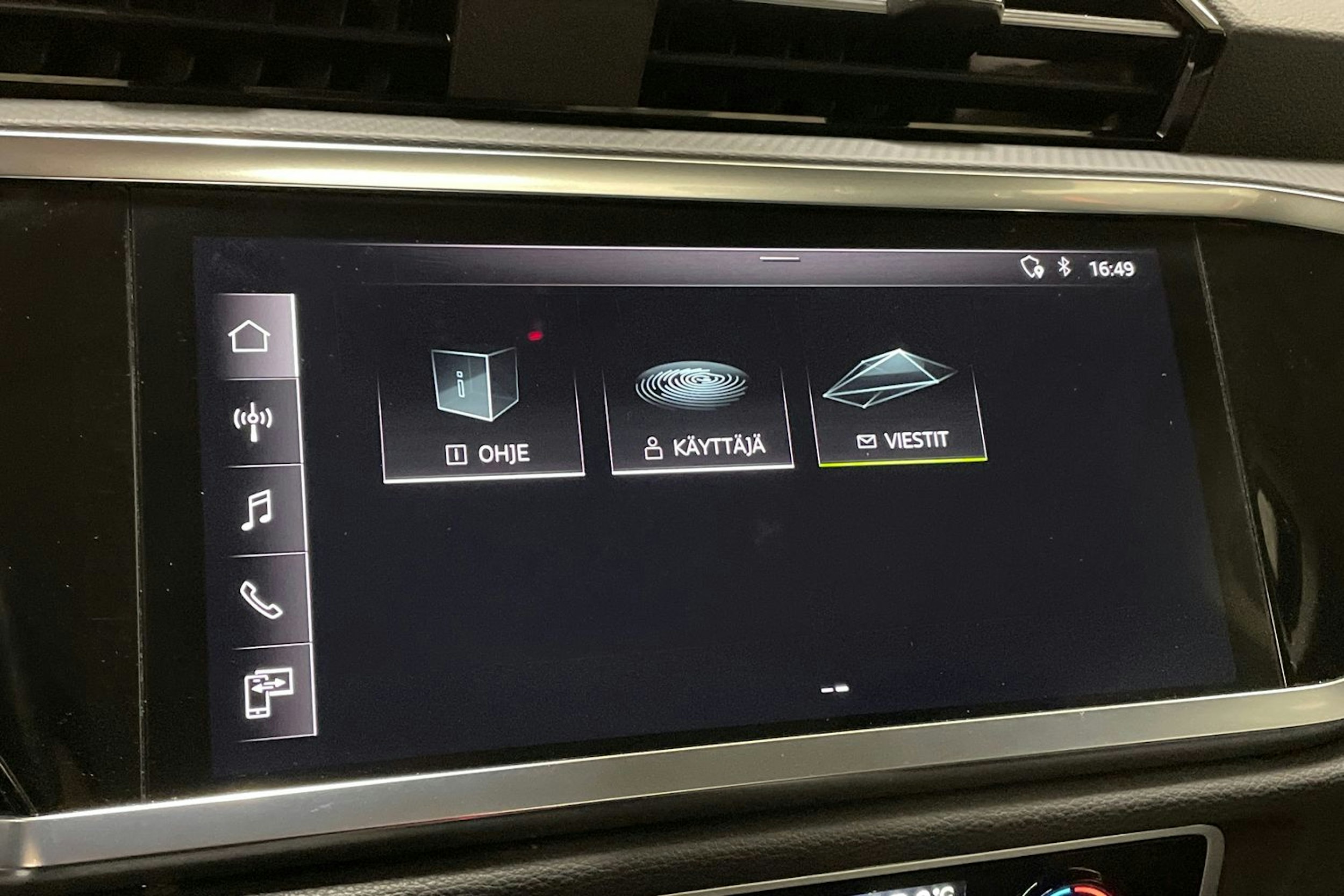 met. musta Audi Q3 2019 kuva 25.