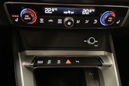 met. musta Audi Q3 2019 kuva 34.