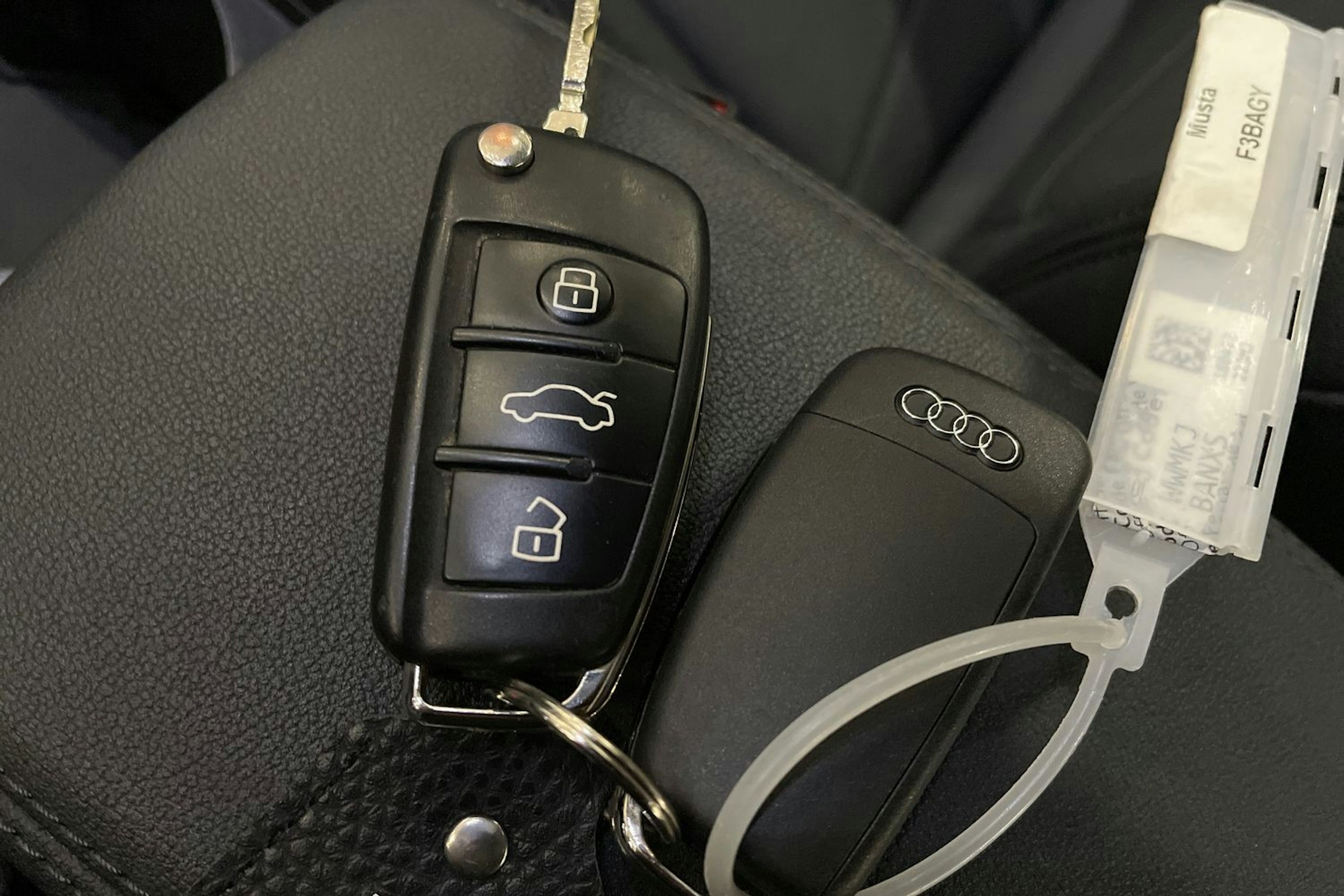 met. musta Audi Q3 2019 kuva 37.