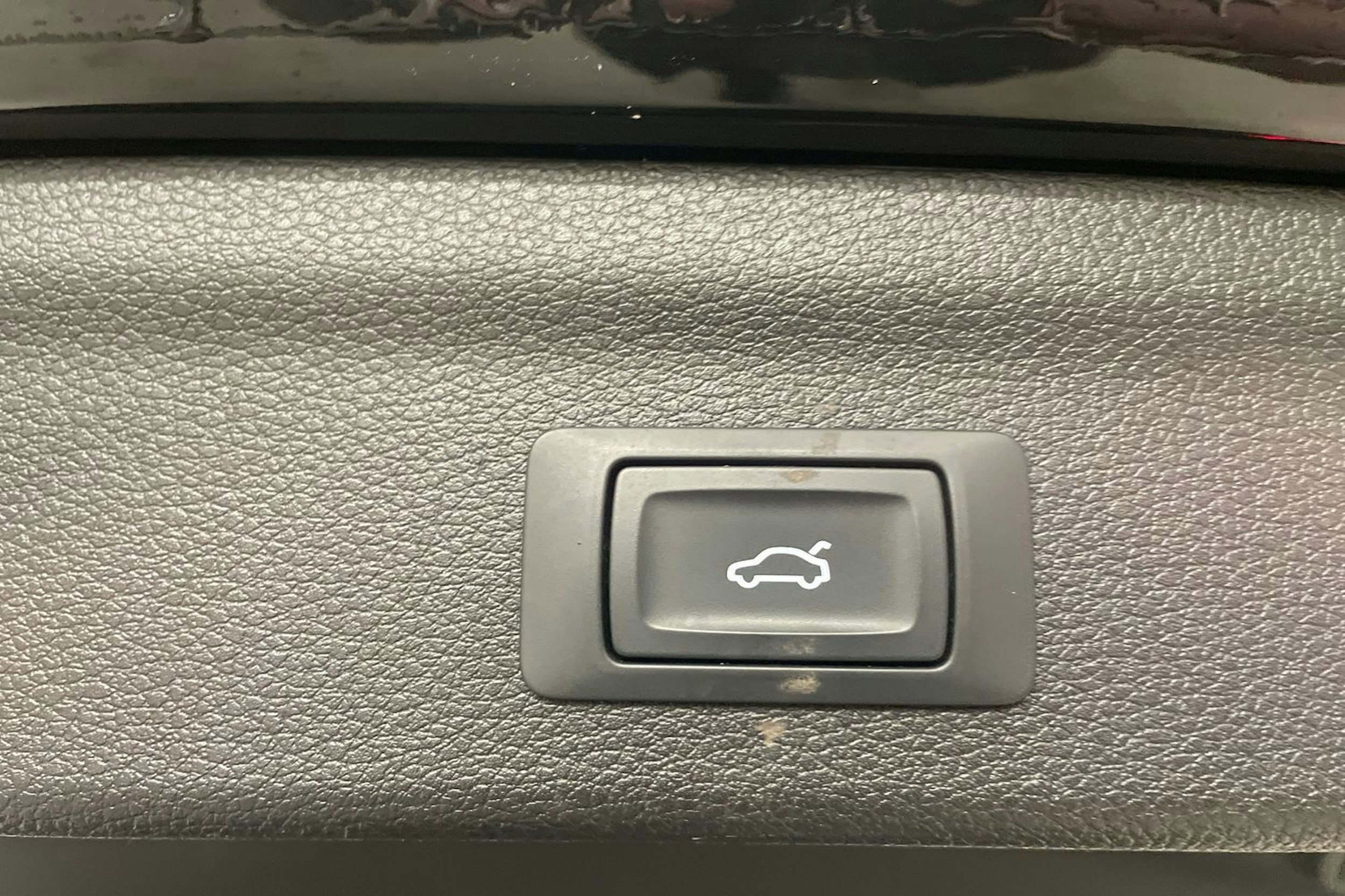 met. musta Audi Q3 2019 kuva 43.