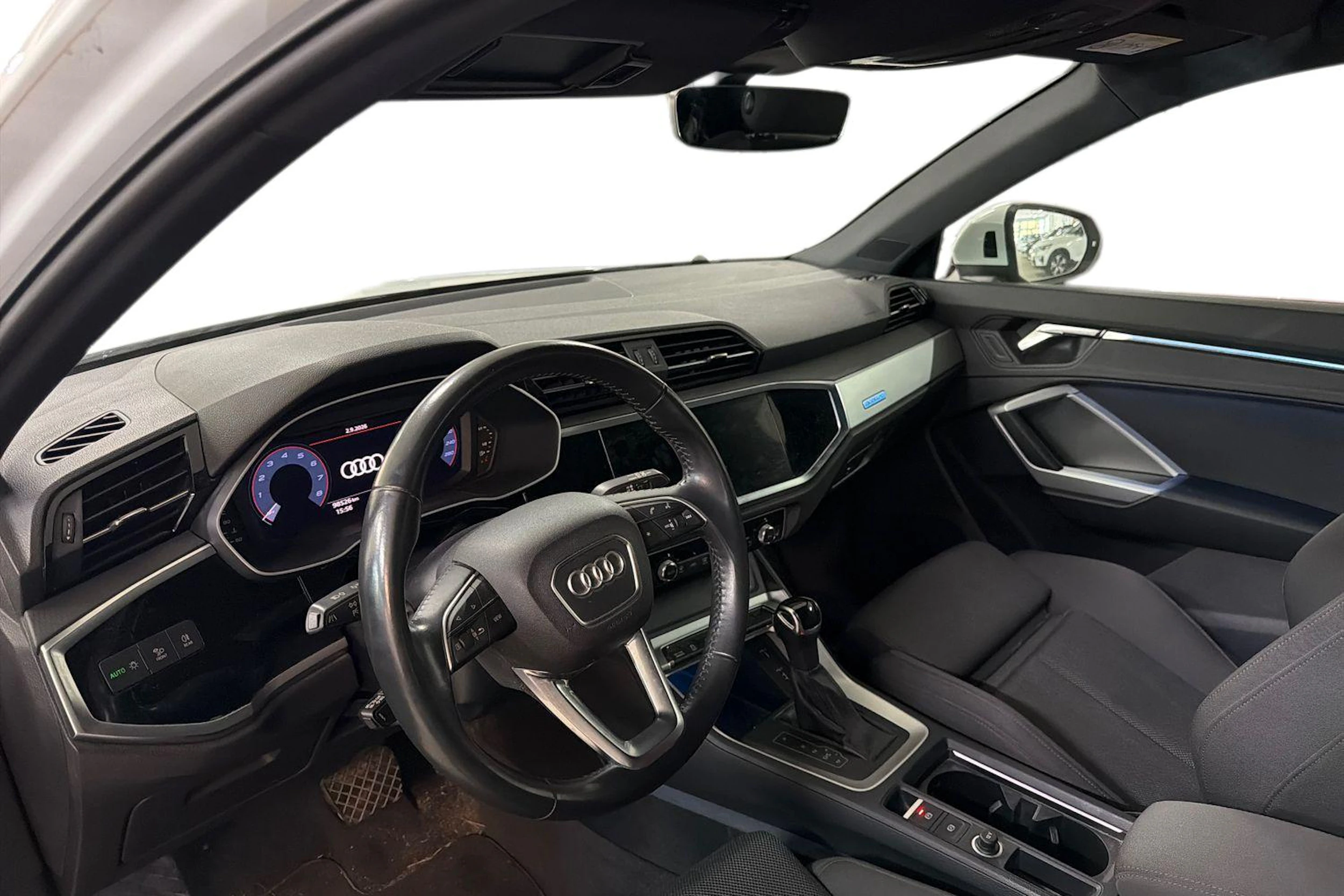 valkoinen Audi Q3 2019 kuva 3.