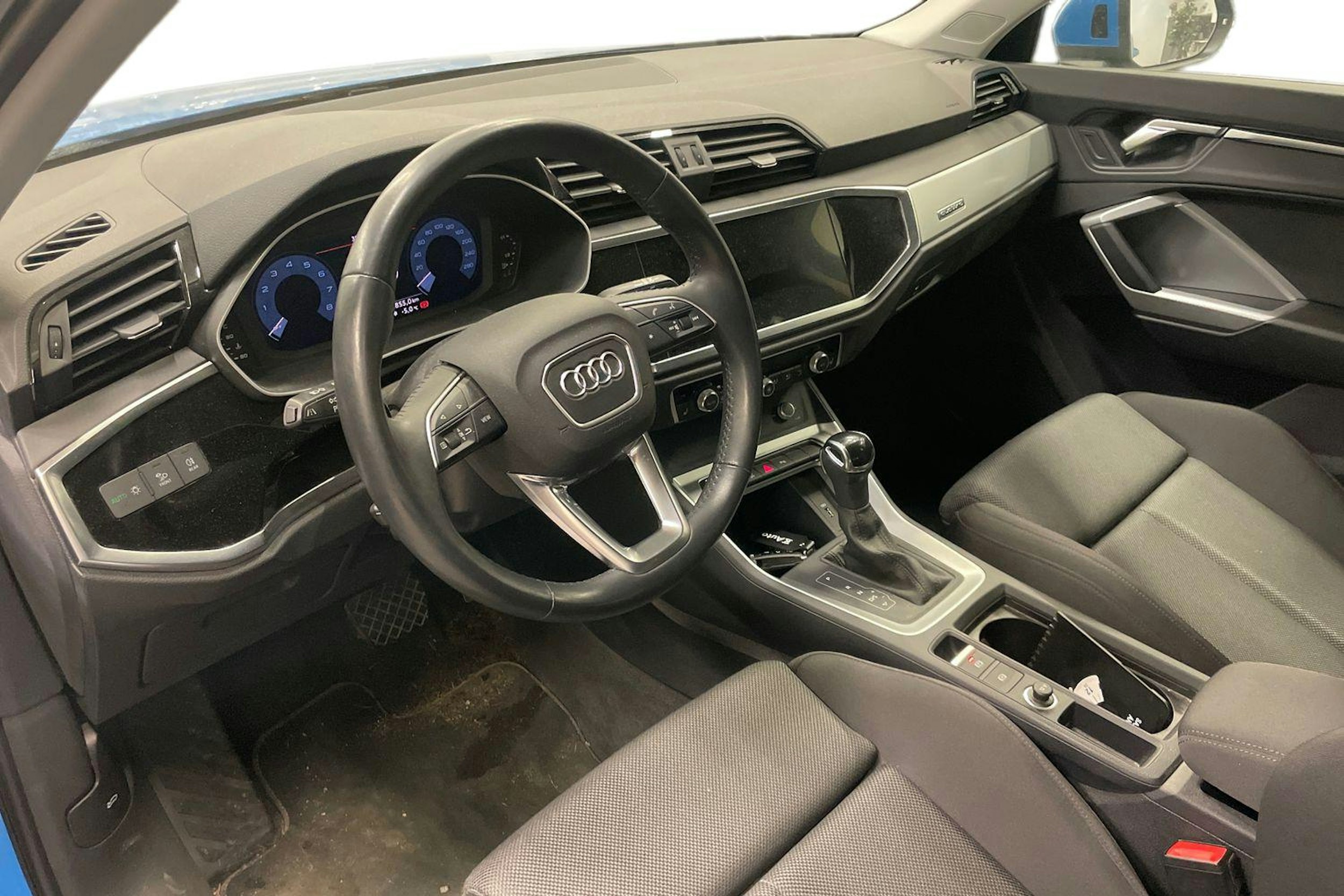 Sininen Audi Q3 2019 kuva 3.